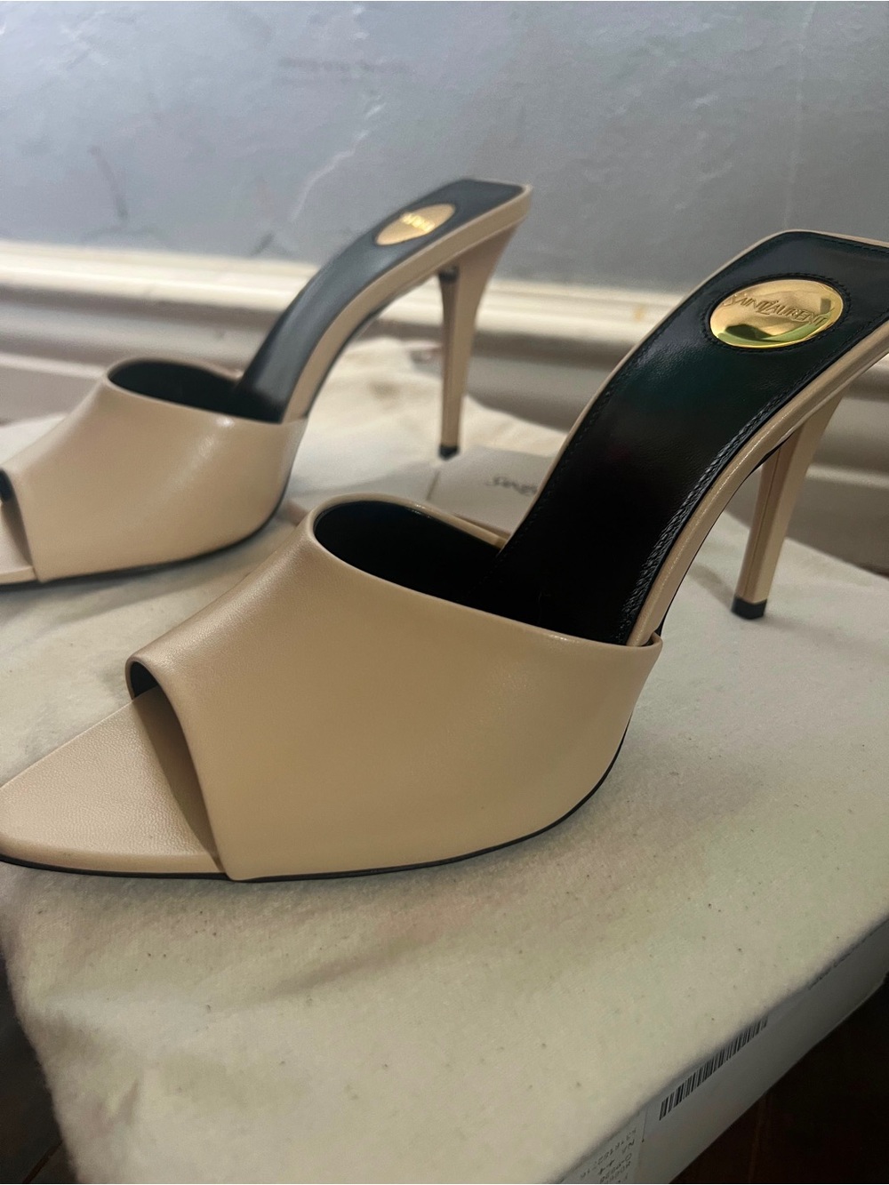 Saint Laurent Cream Leather Open-Toe Stiletto Mule - Picture 11 of 15